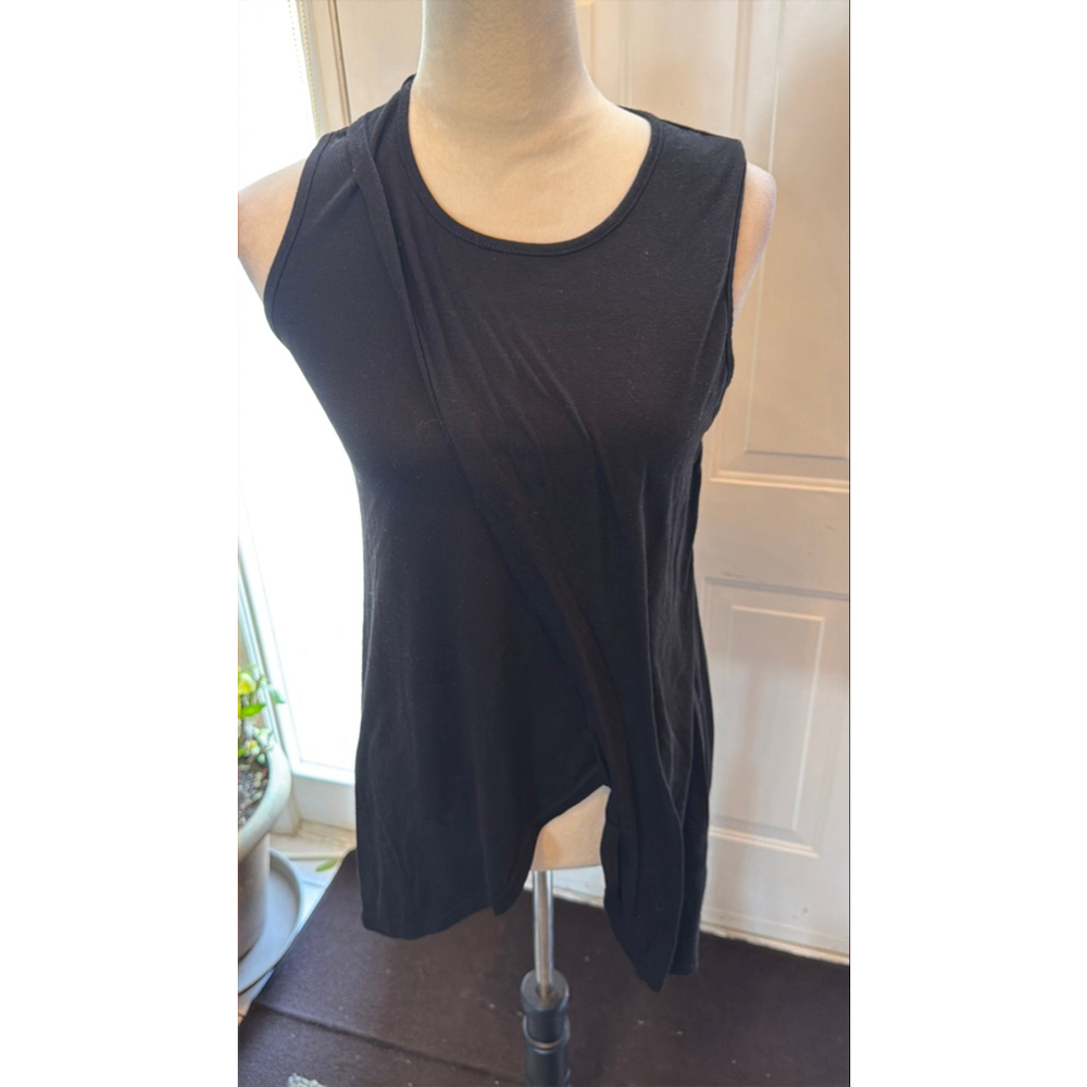Women sleeveless top